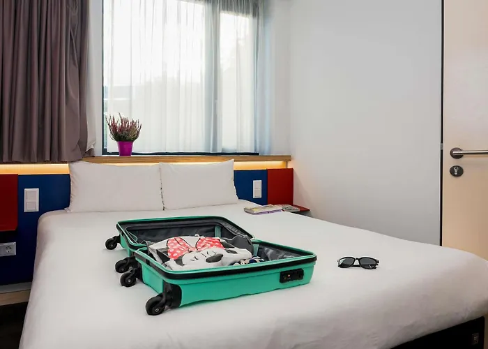 Отель Ibis Styles Citywest