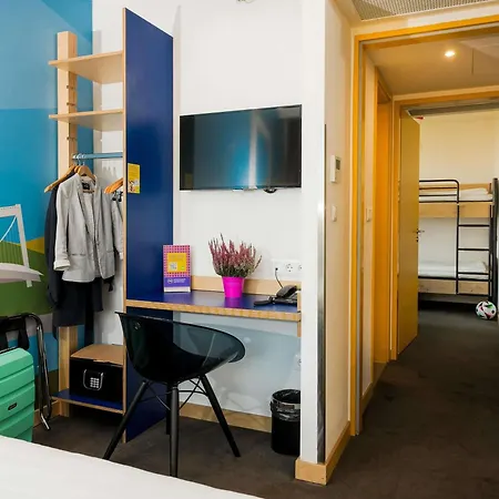 ホテル Ibis Styles Citywest 4*