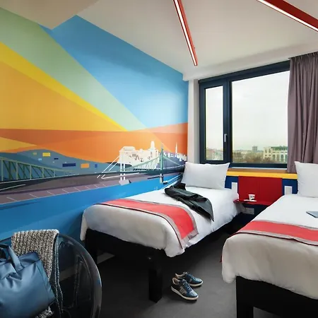 Ibis Styles Citywest ホテル 4*