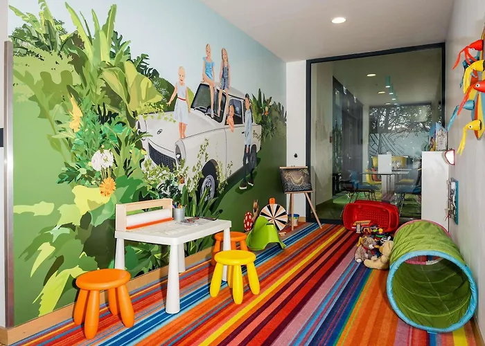 Ibis Styles Citywest ホテル 4*