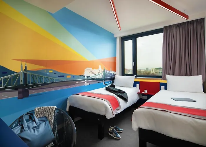 Ibis Styles Citywest ホテル 4*